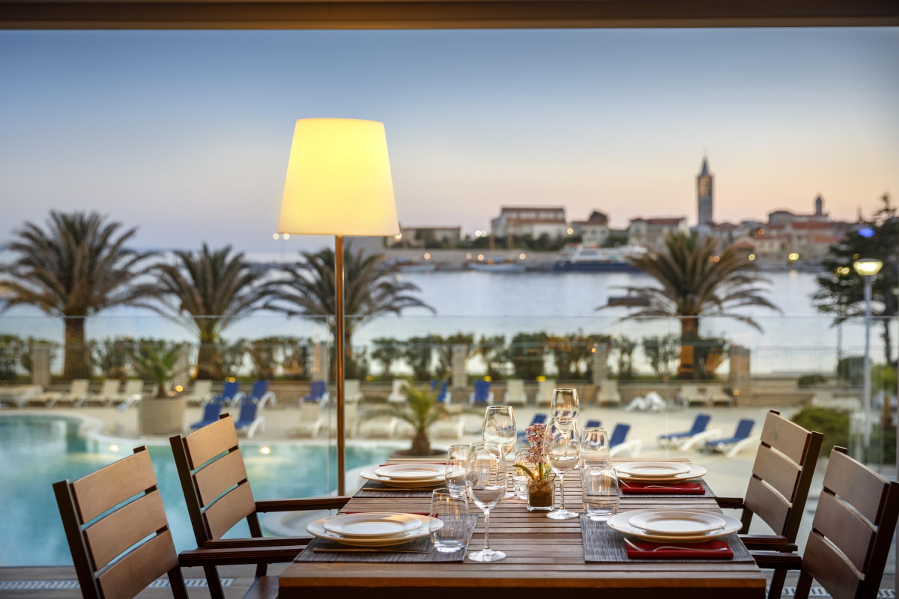 Valamar Padova Hotel Banjol Exterior photo