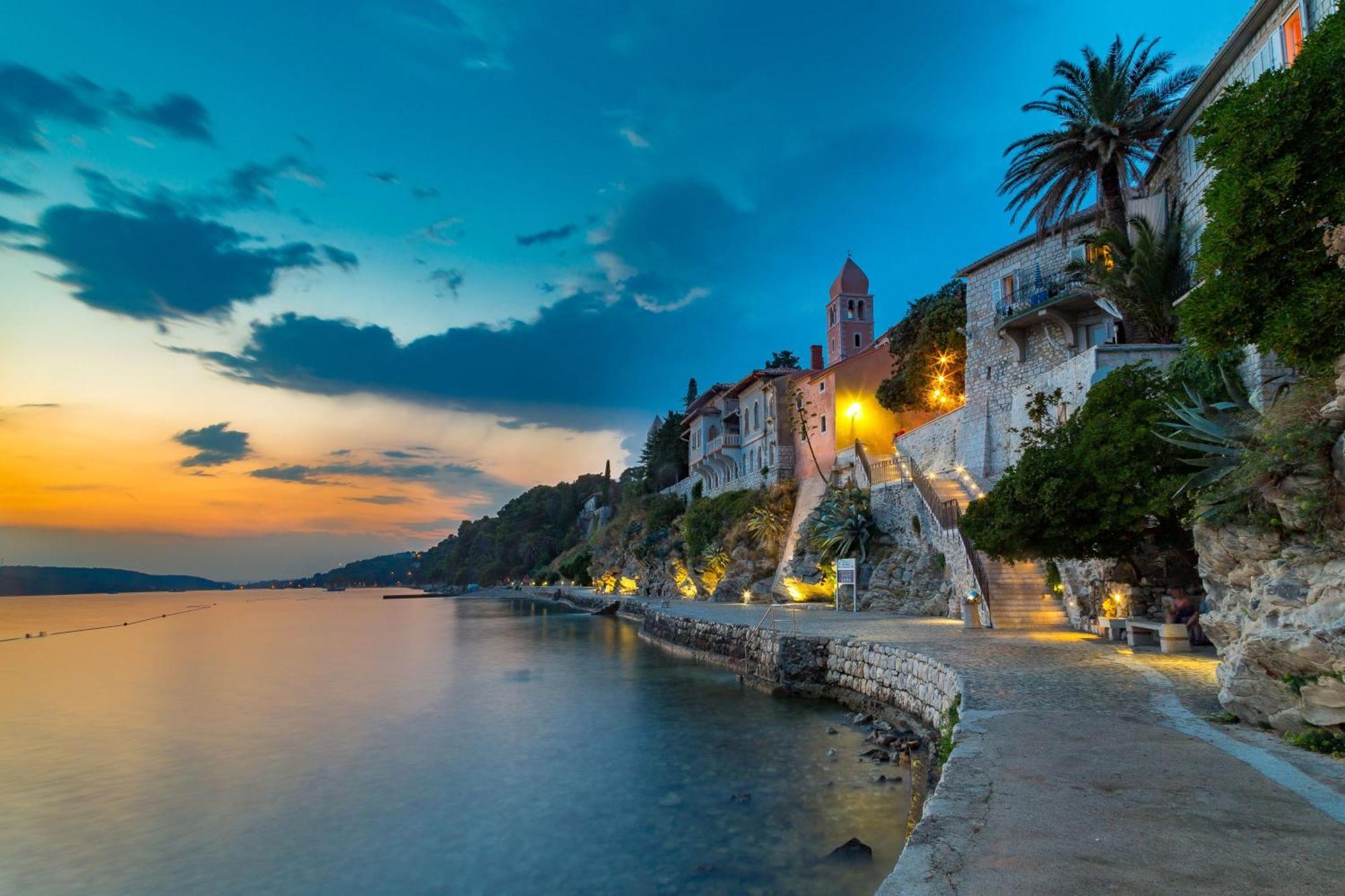 Valamar Padova Hotel Banjol Exterior photo