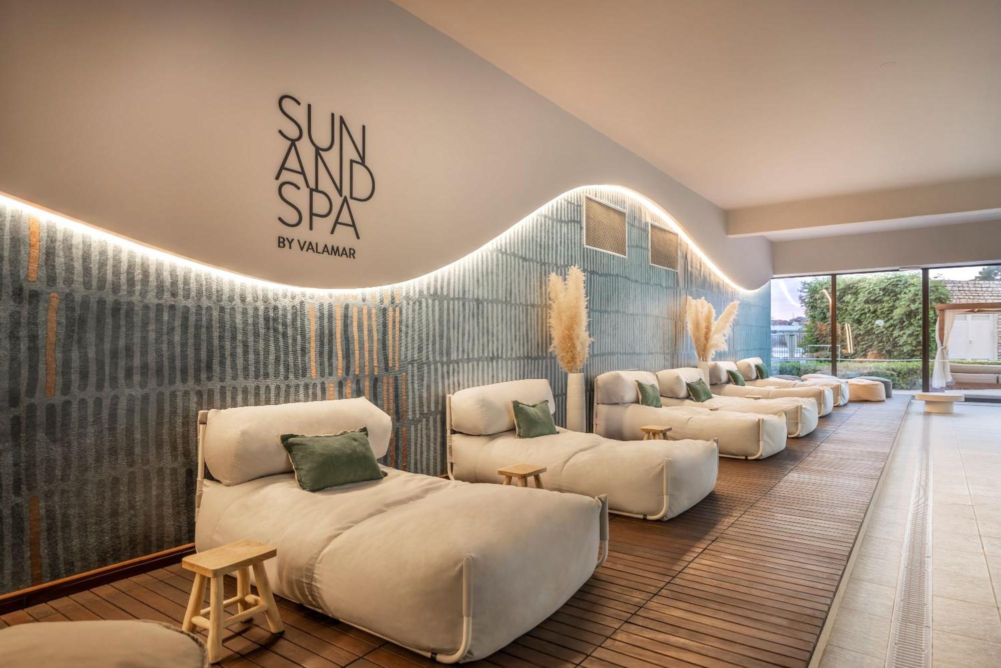 Valamar Padova Hotel Banjol Exterior photo